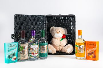 All-in-One Sipsmith Luxury Mother's Day Hamper Basket with a Fluffy Teddy Love
